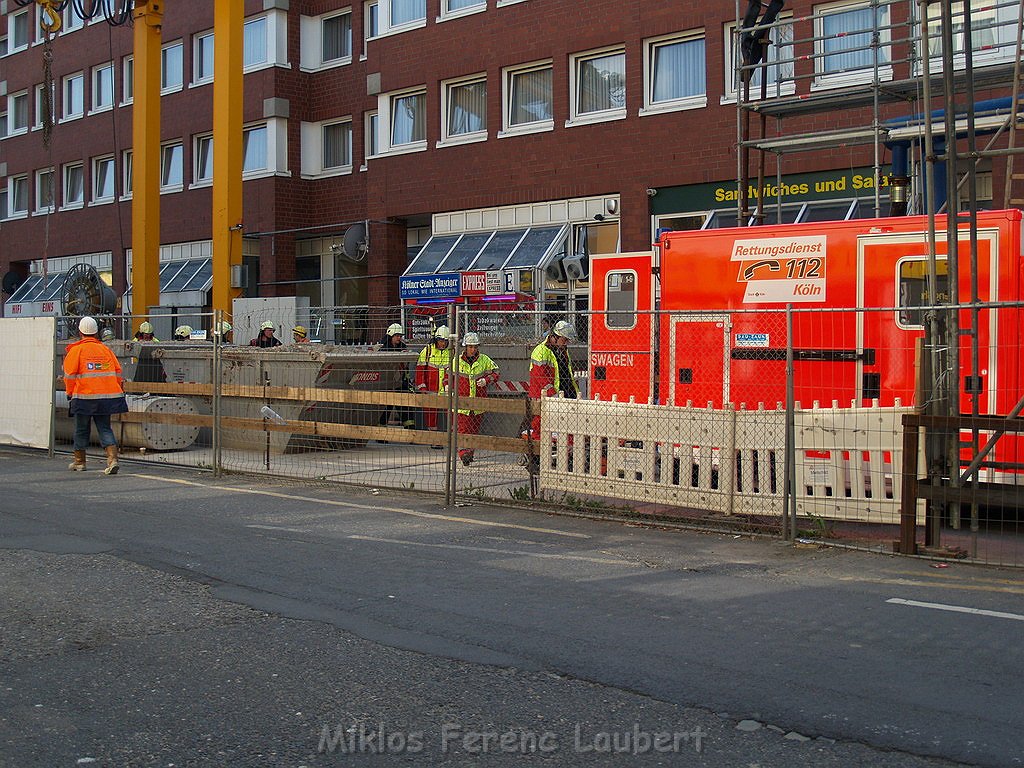 Arbeiter abgestuerzt Koeln Severinstr nahe Einsturzstelle Archiv P33.JPG
